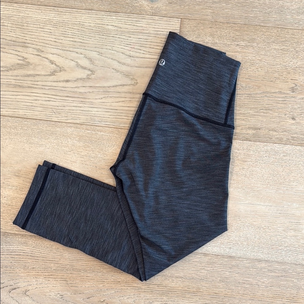 LIKE NEW: Lululemon leggings, size 6, heather gray